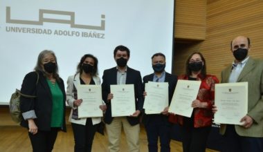 Estudiantes graduados/as de Magíster de la Escuela de Psicología reciben sus diplomas
