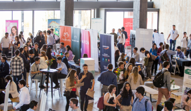 XIII Feria Conexión Empresarial congrega a más de 700 estudiantes y egresados/as UAI