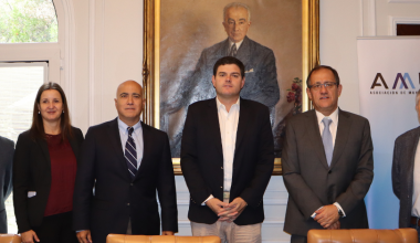 Transformación Digital: Ingeniería UAI firma un convenio de colaboración con la Asociación de Municipalidades de Chile