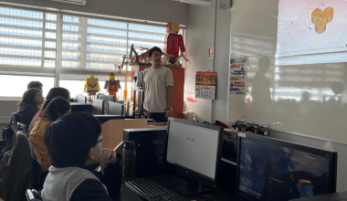 Colegios de Peñalolén participan de taller de impresión 3D y visitan la UAI